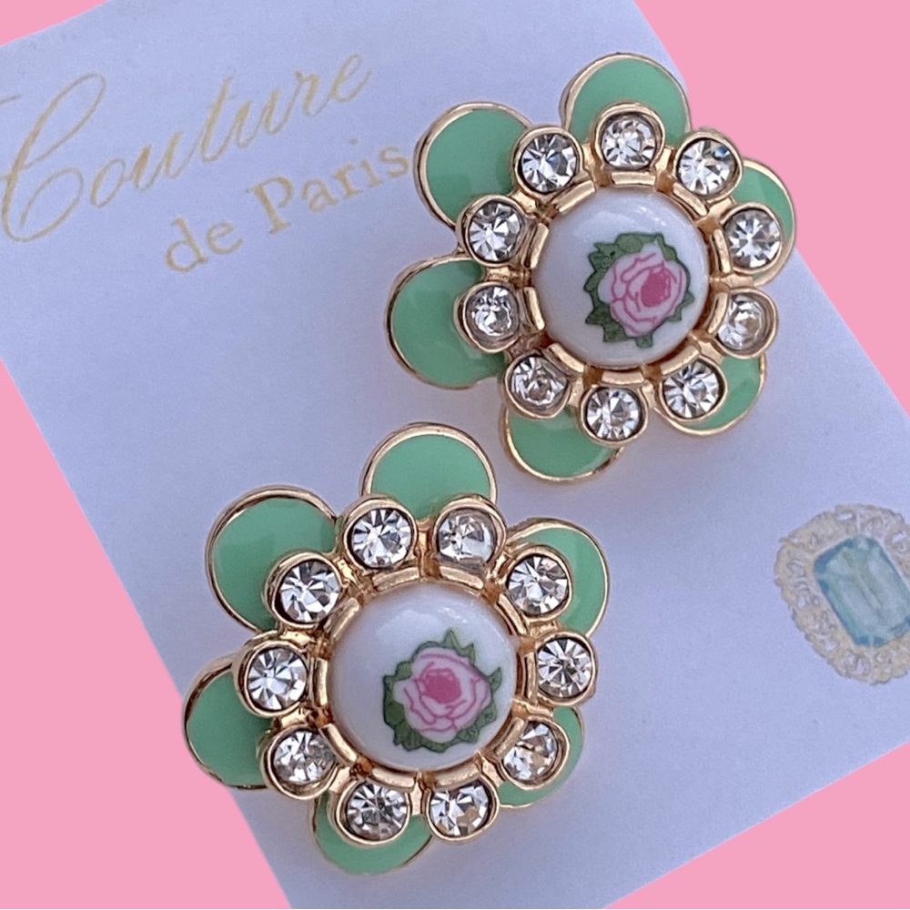 Stunning Vintage Look Enamel Unique Gold Floral Post Earrings